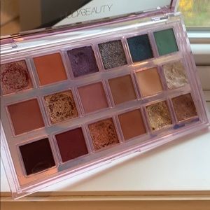 Huda beauty retrograde eyeshadow palette